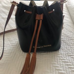 Dooney & Bourke bucketbag